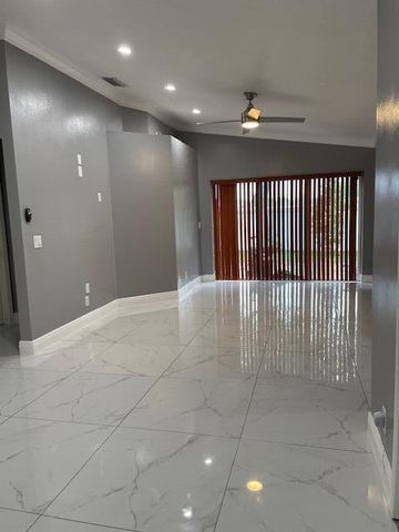 6352 NW 36th Avenue, Coconut Creek, FL 33073