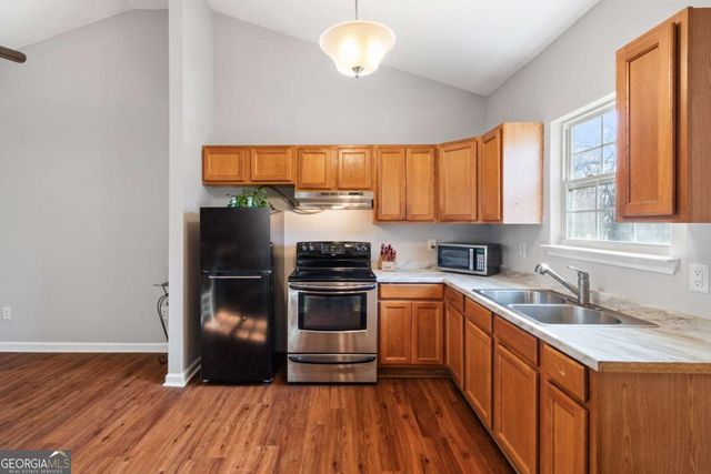32 Martin Luther King Jr Drive, Commerce, GA 30529