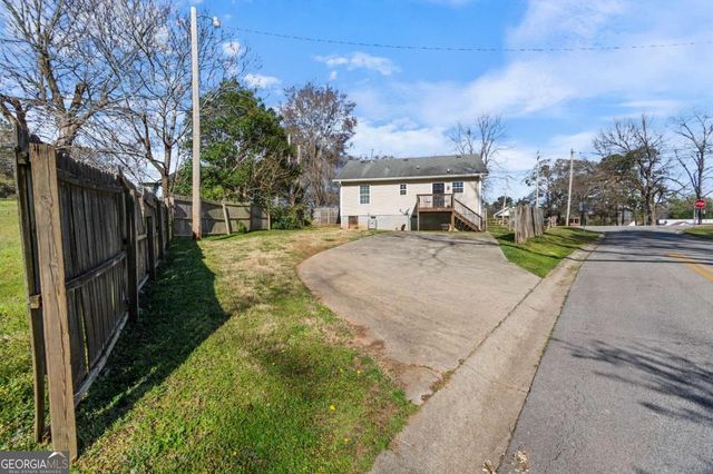 32 Martin Luther King Jr Drive, Commerce, GA 30529