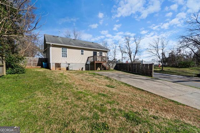 32 Martin Luther King Jr Drive, Commerce, GA 30529