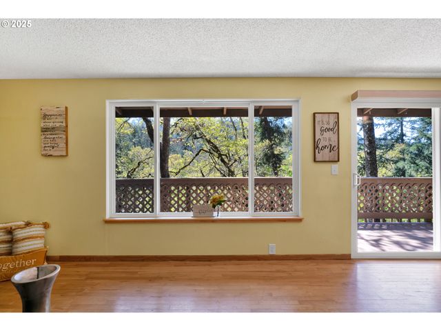 5080 SARATOGA St, Eugene, OR 97405