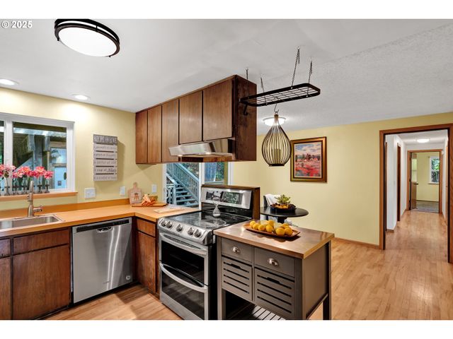 5080 SARATOGA St, Eugene, OR 97405