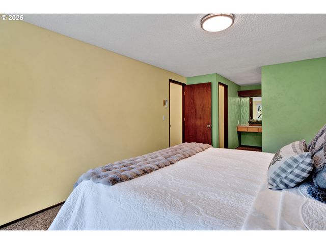 5080 SARATOGA St, Eugene, OR 97405