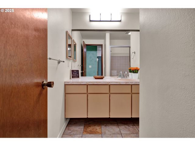 5080 SARATOGA St, Eugene, OR 97405