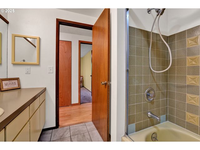 5080 SARATOGA St, Eugene, OR 97405