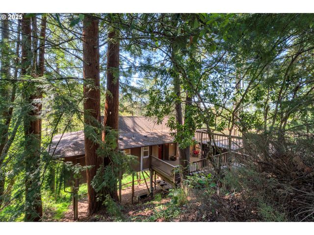 5080 SARATOGA St, Eugene, OR 97405