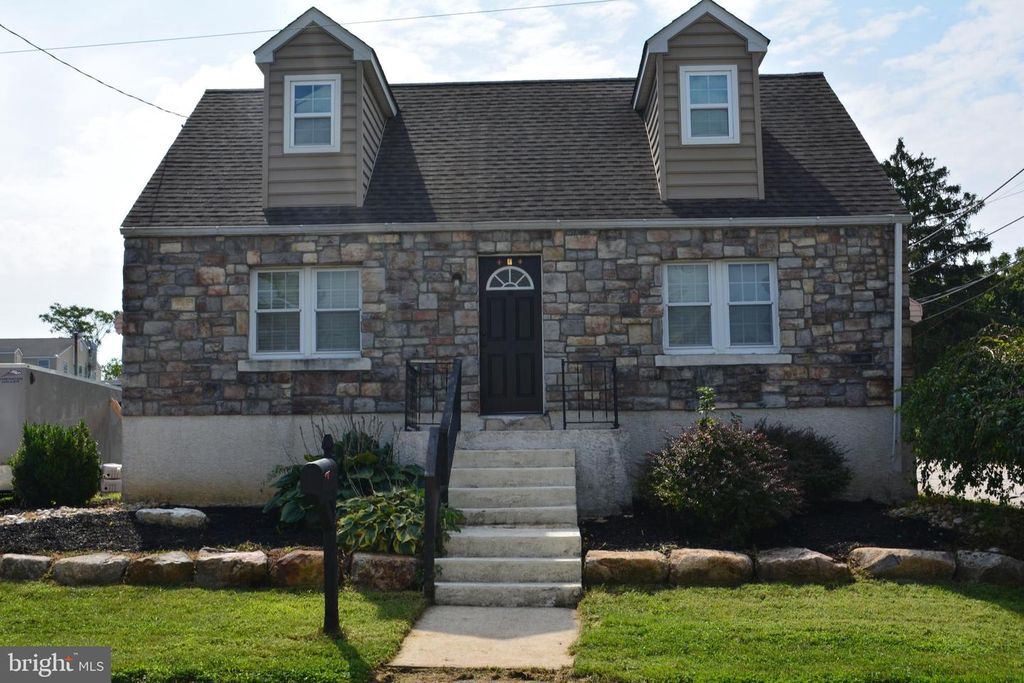 26 S BARRY AVE, NORRISTOWN, PA 19403 — photo 2