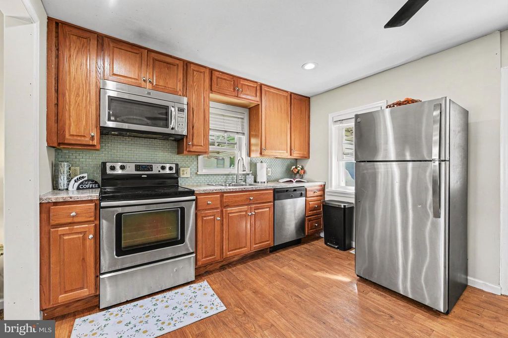 26 S BARRY AVE, NORRISTOWN, PA 19403 — photo 4