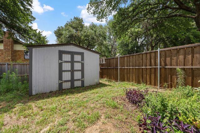 8724 Racquet Club Drive, Fort Worth, TX 76120