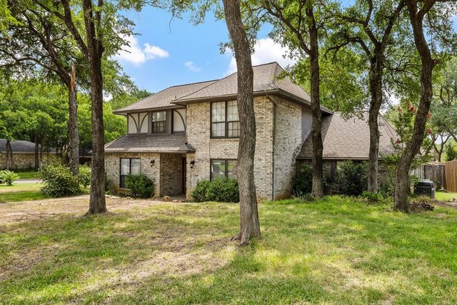 8724 Racquet Club Drive, Fort Worth, TX 76120