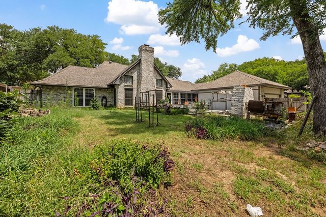 8724 Racquet Club Drive, Fort Worth, TX 76120
