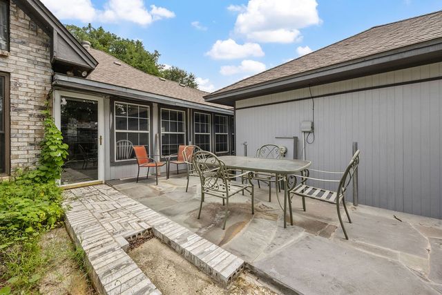 8724 Racquet Club Drive, Fort Worth, TX 76120