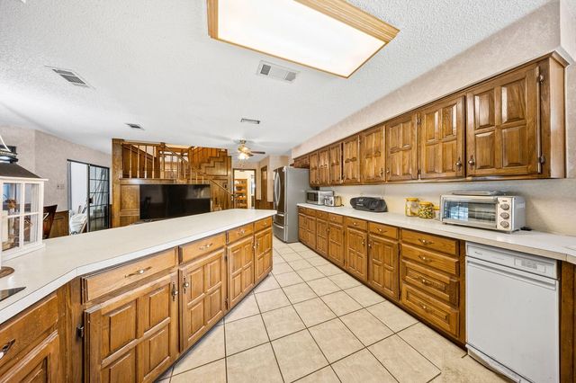 8724 Racquet Club Drive, Fort Worth, TX 76120