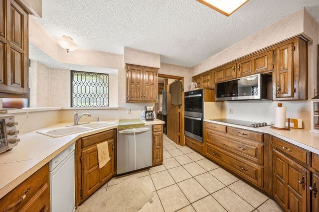 8724 Racquet Club Drive, Fort Worth, TX 76120