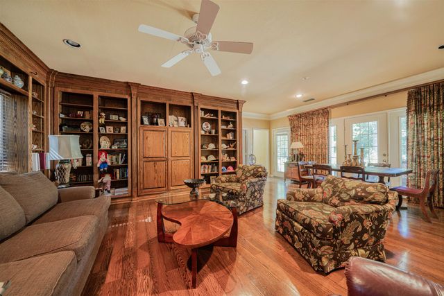 402 Moccasin Trail, Kilgore, TX 75662