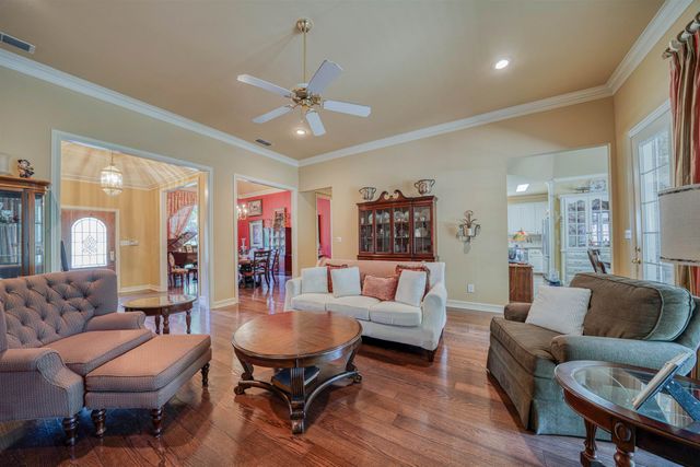 402 Moccasin Trail, Kilgore, TX 75662