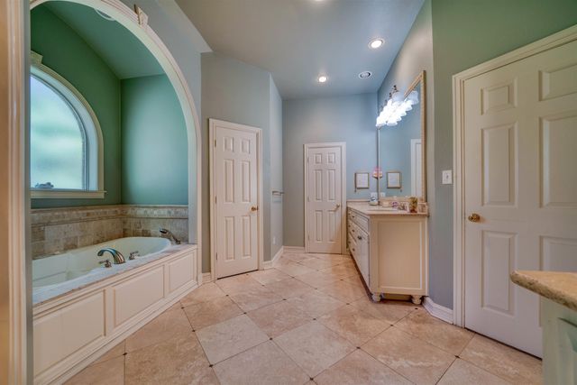 402 Moccasin Trail, Kilgore, TX 75662