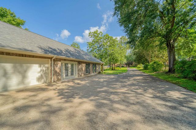 402 Moccasin Trail, Kilgore, TX 75662