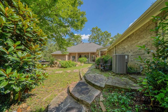 402 Moccasin Trail, Kilgore, TX 75662