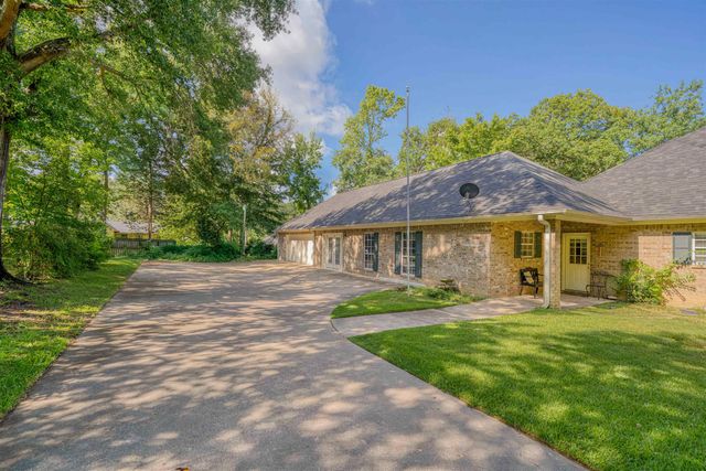 402 Moccasin Trail, Kilgore, TX 75662