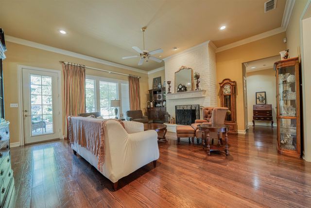 402 Moccasin Trail, Kilgore, TX 75662