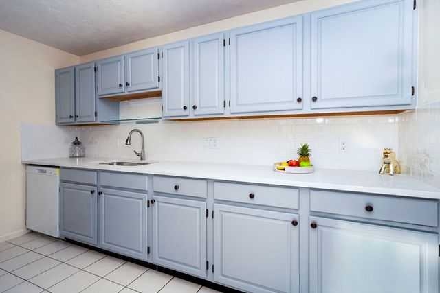 85 E Squantum St 10, Quincy, MA 02171