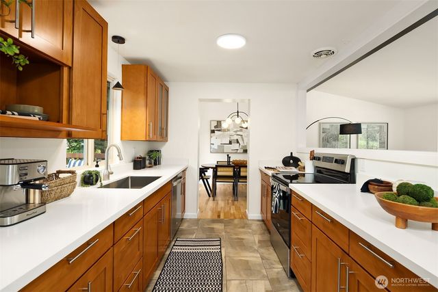 12324 11th Avenue NE, Seattle, WA 98125