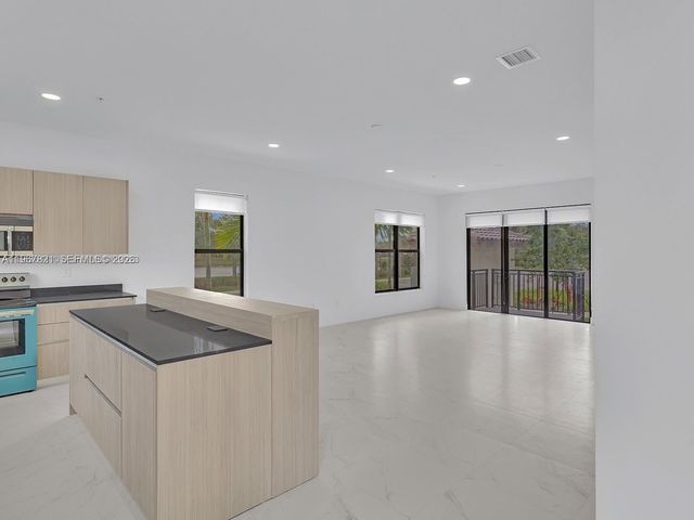 6130 SW 36th Ct 8, Miramar, FL 33023