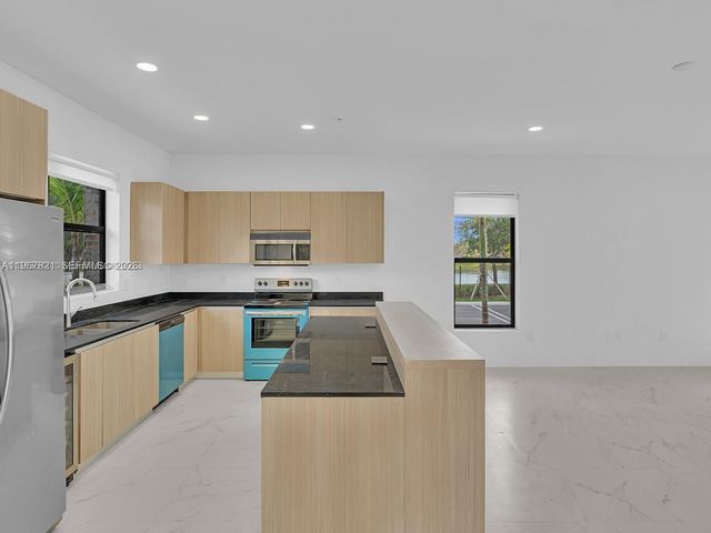 6130 SW 36th Ct 8, Miramar, FL 33023