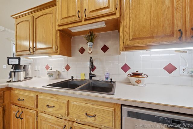 5801 Saddle Lane, Skiatook, OK 74070