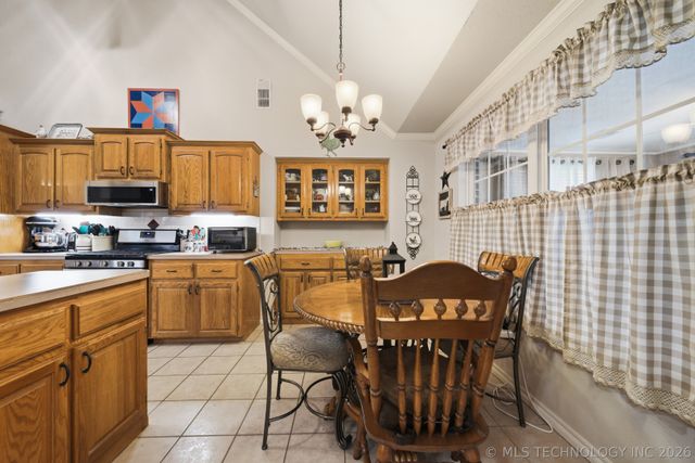 5801 Saddle Lane, Skiatook, OK 74070