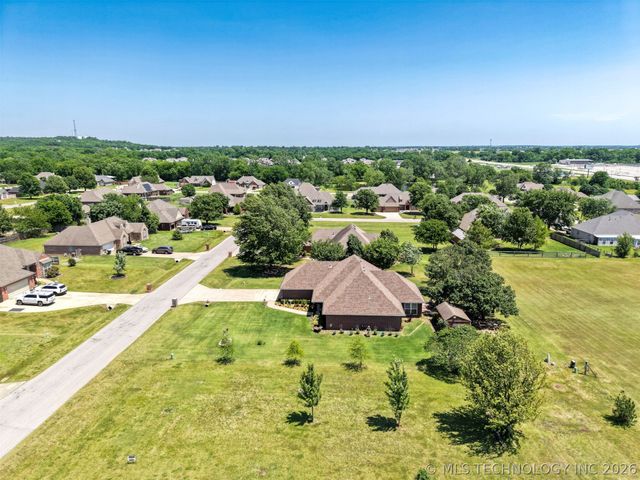 5801 Saddle Lane, Skiatook, OK 74070