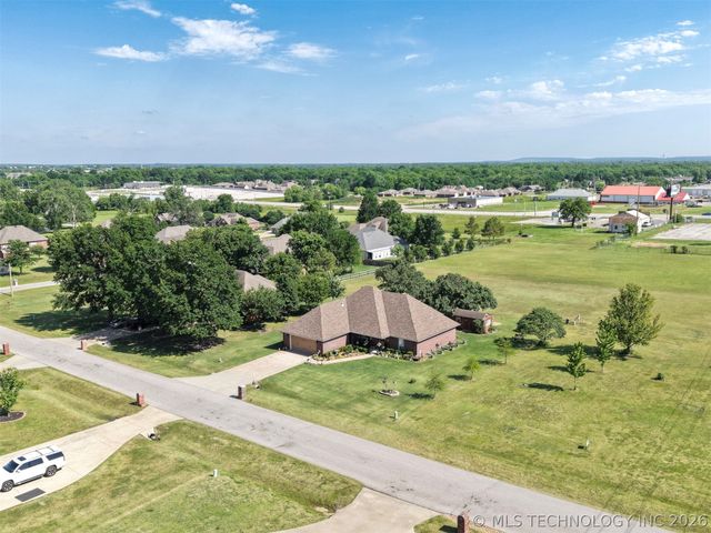 5801 Saddle Lane, Skiatook, OK 74070