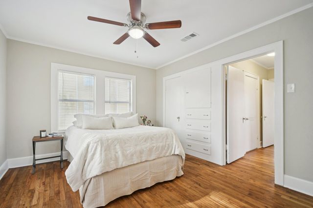 209 E 8th ST, Elgin, TX 78621