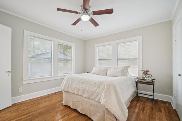 209 E 8th ST, Elgin, TX 78621