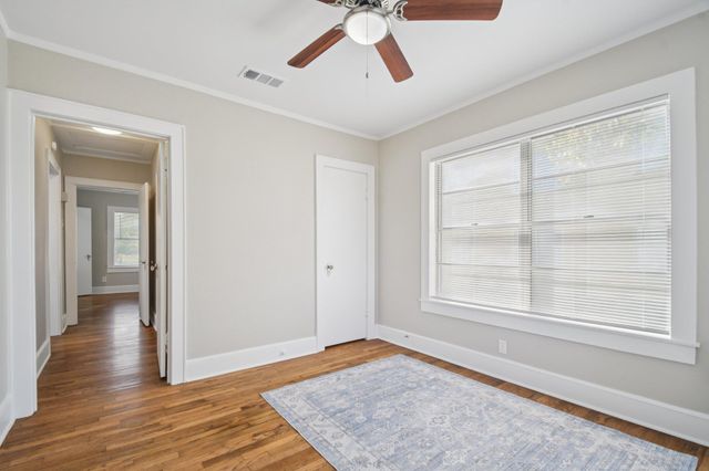 209 E 8th ST, Elgin, TX 78621