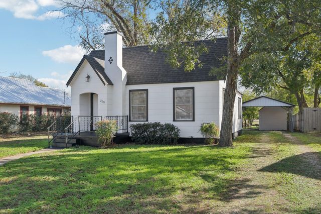 209 E 8th ST, Elgin, TX 78621