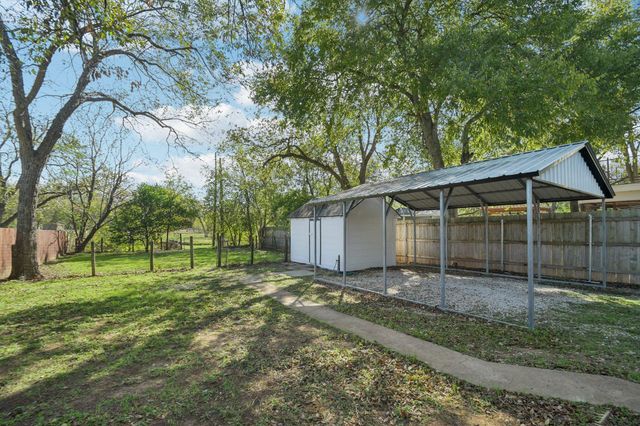 209 E 8th ST, Elgin, TX 78621