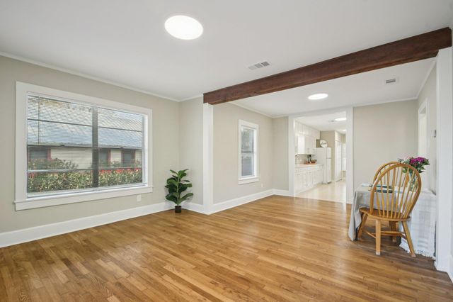 209 E 8th ST, Elgin, TX 78621