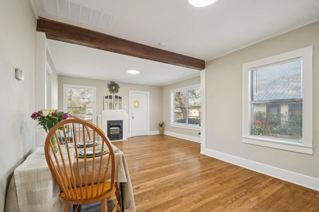 209 E 8th ST, Elgin, TX 78621