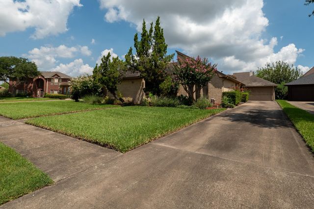 7926 Quail Meadow Drive, Houston, TX 77071