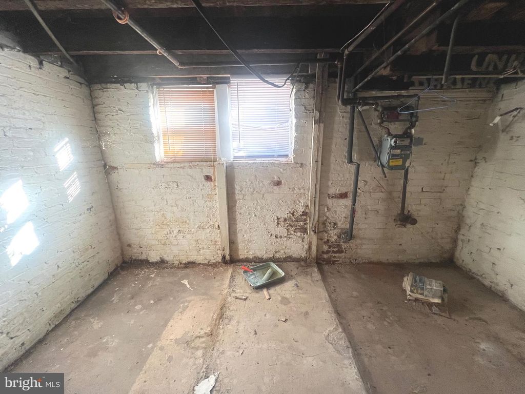 2406 E HOFFMAN ST, Baltimore, MD 21213