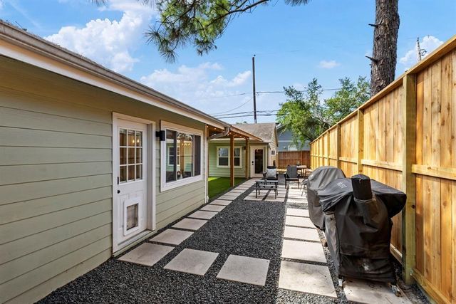 982 West 42nd Street, Houston, TX 77018