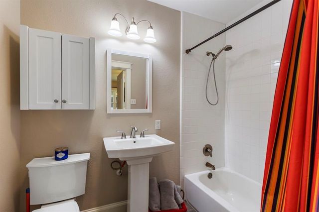982 West 42nd Street, Houston, TX 77018