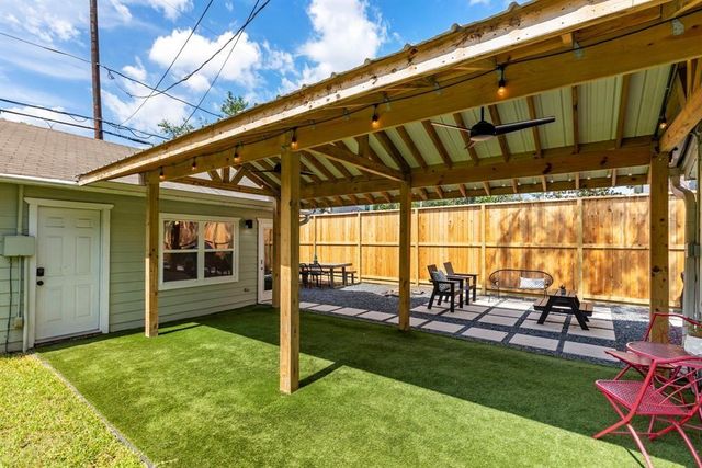 982 West 42nd Street, Houston, TX 77018