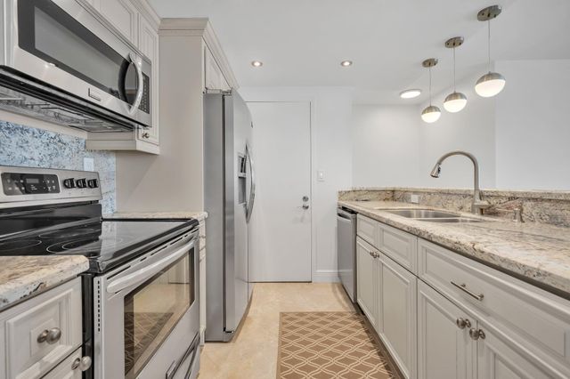 720 Bayshore Drive 304, Fort Lauderdale, FL 33304