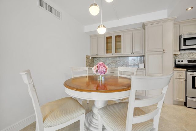 720 Bayshore Drive 304, Fort Lauderdale, FL 33304