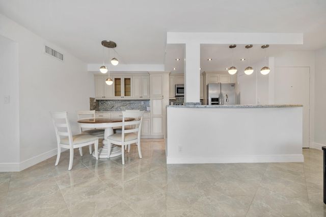 720 Bayshore Drive 304, Fort Lauderdale, FL 33304