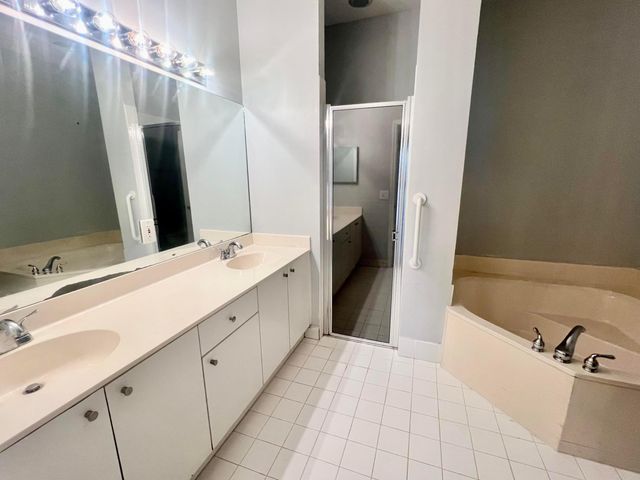 7801 S Aragon Boulevard 4, Sunrise, FL 33322