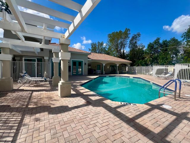 7801 S Aragon Boulevard 4, Sunrise, FL 33322